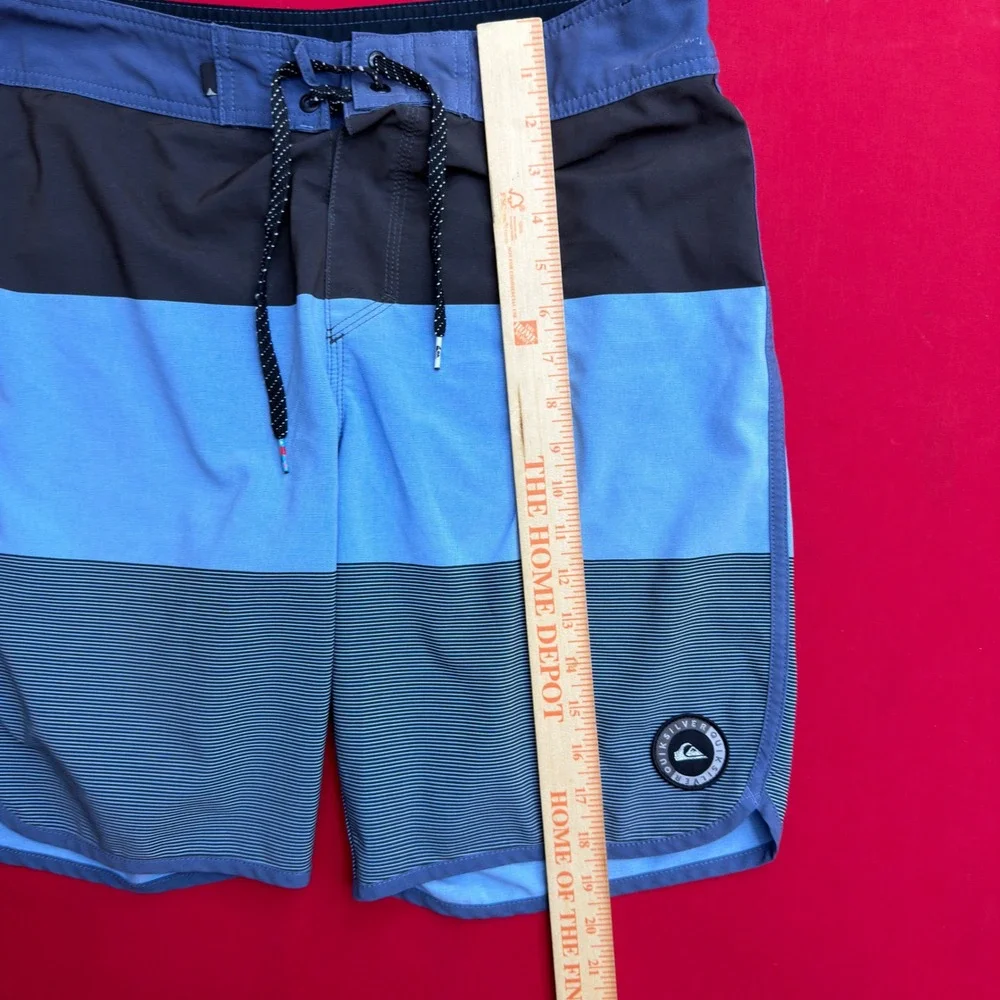 Y2K Quiksilver Mens Board Shorts Size 32 Colorblock Striped Blue Charcoal‎ Swim